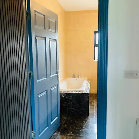 2 Bedroom Workers * Barrysbrook