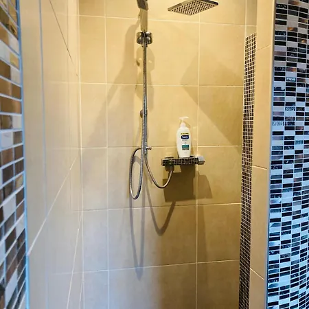 2 Bedroom Workers Barrysbrook