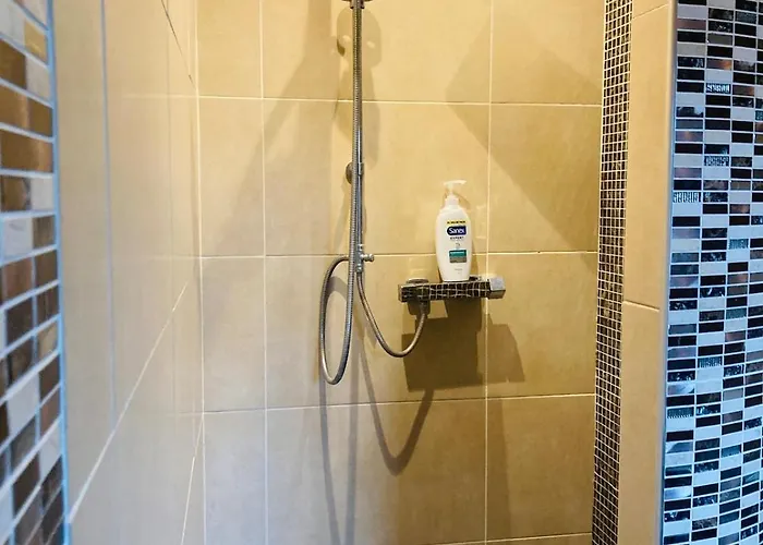 2 Bedroom Workers Barrysbrook