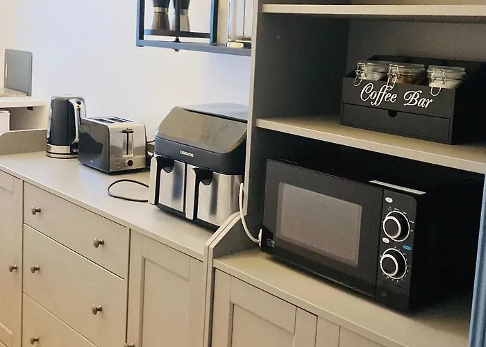 2 Bedroom Workers Apartment *